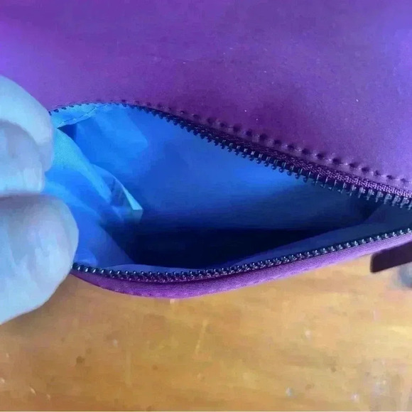 SERRA Cranberry NEOPRENE Convertible Wristlet Waist/Sling Bag Handbag New W/Tags - Picture 8 of 10